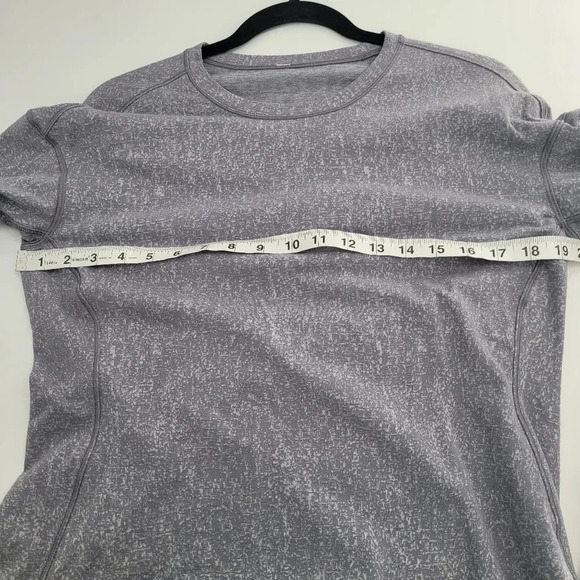Lululemon lost in pace long sleeve shirt size 6 - Picture 6 of 10